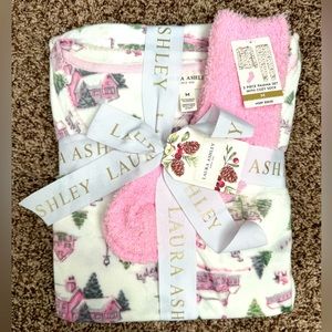 Brand new Laura Ashley Women’s Pajamas Med